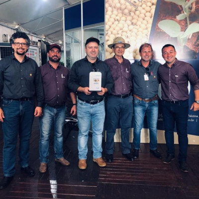 Vence Tudo recebe premiação pelo atendimento no Dia de Campo da C.Vale