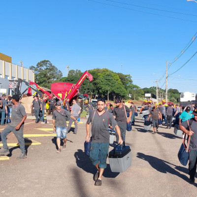 Presentes de Natal são entregues a Colaboradores da Vence Tudo