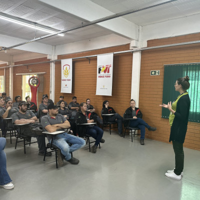 Colaboradores da Vence Tudo participam de encontro com nutricionista