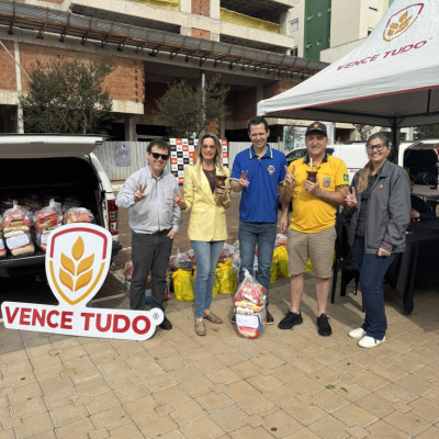 Violão Solidário: iniciativa de funcionários da Vence Tudo resulta na entrega de 82 cestas básicas durante a Semana da Solidariedade