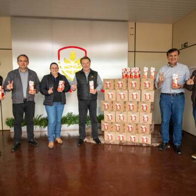 Vence Tudo doa 300 litros de leite para entidades de Ibirubá